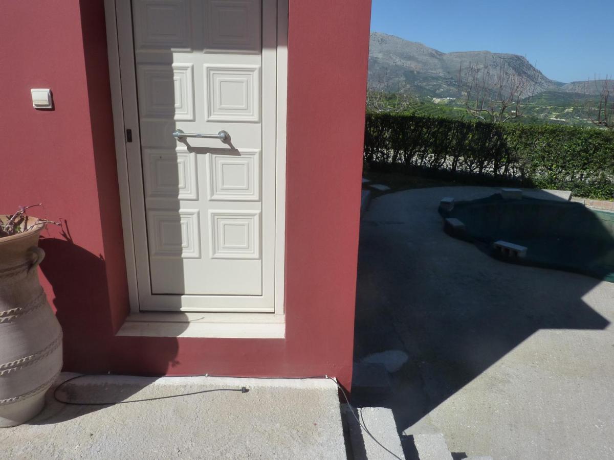 Entire independent maisonette near Heraklion Pottery Classes Petrokefalo Extérieur photo